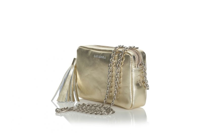 Bolso mini chic dorado de colgar con asa metalica lacambra